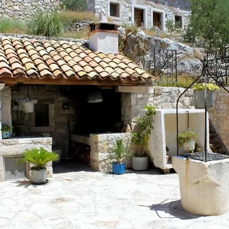 House Nyaraló