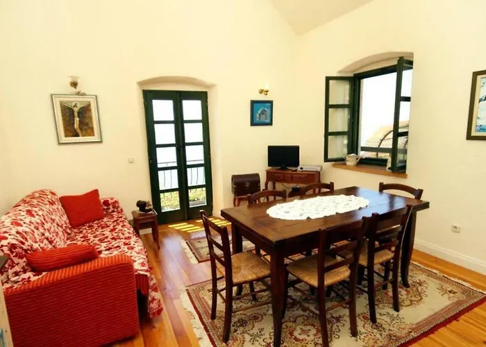 Сasa de vacaciones House Brela